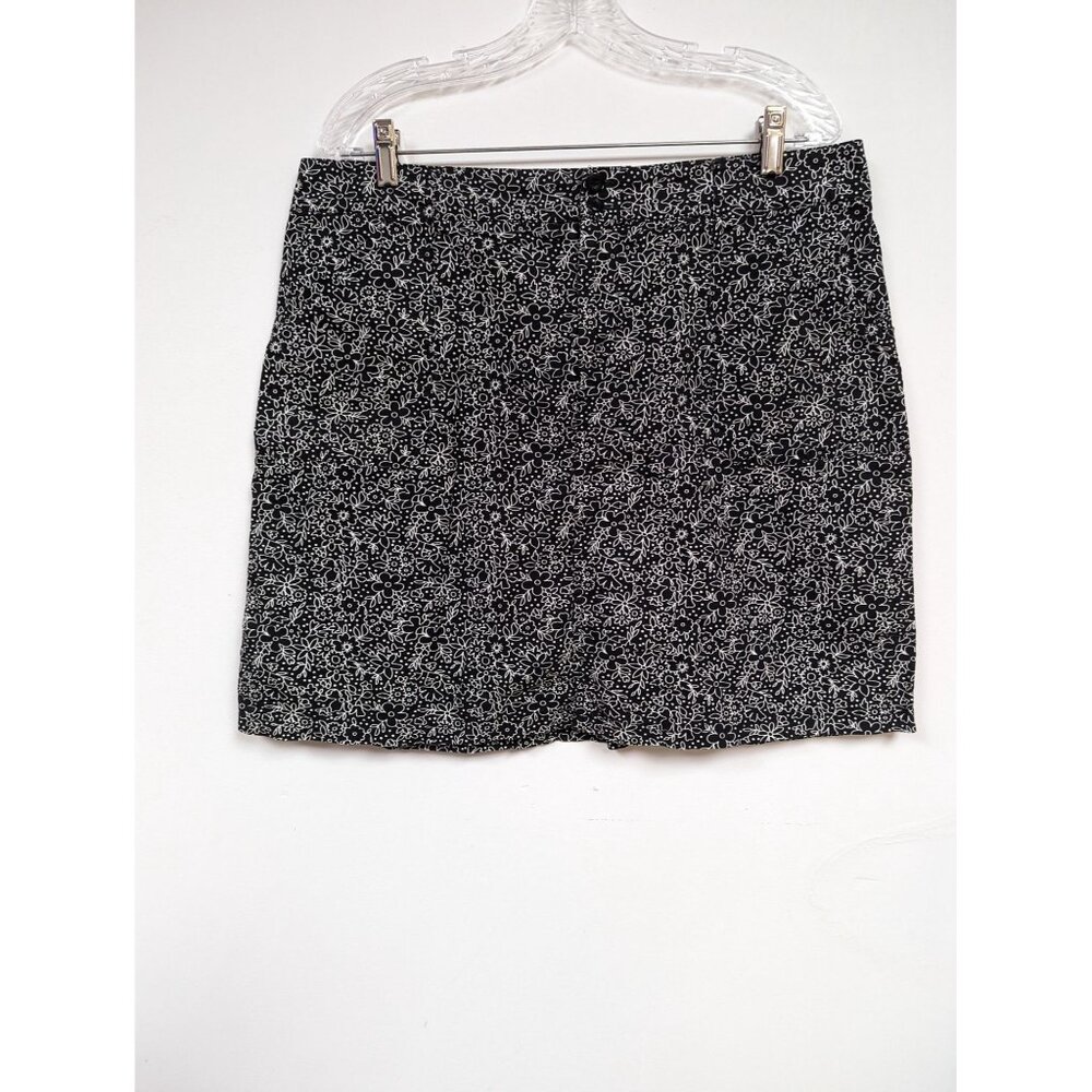 CJ Banks Skort Size 10 Skirt Black White floral Christopher Womens